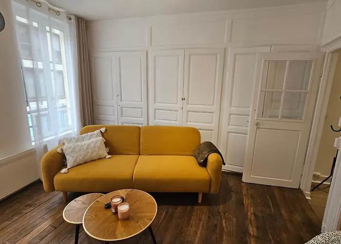 L'urbain Iv - Hypercentre Troyes, Place Mairie * Troyes